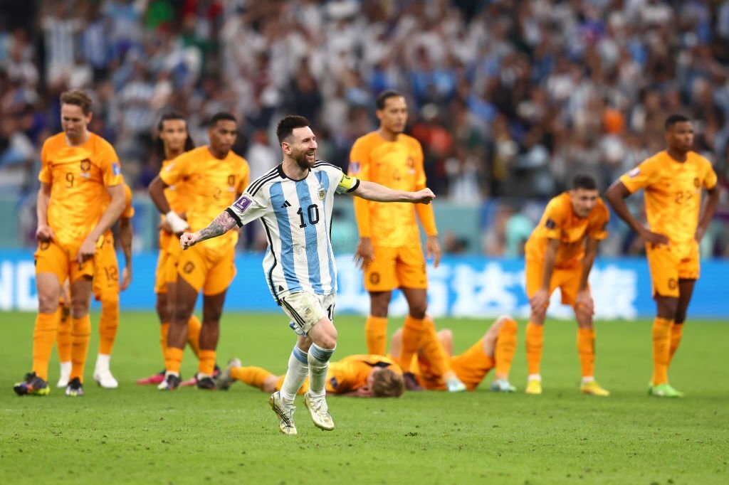 Có giỏi thì vào mà ngăn cản quái vật Messi 9